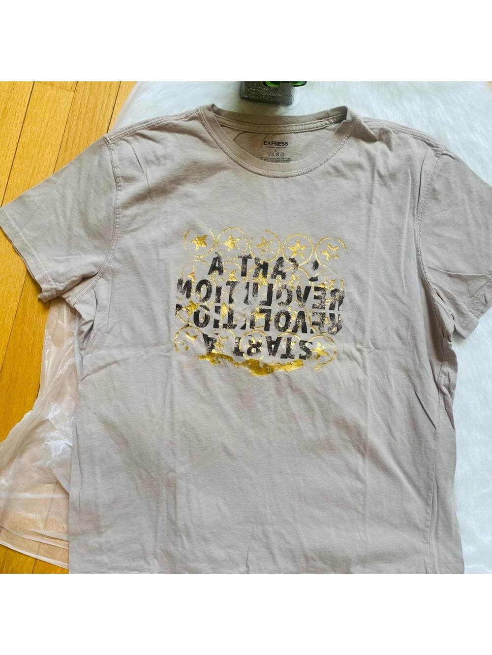 Express Beige Graphic Print T-Shirt Size Large